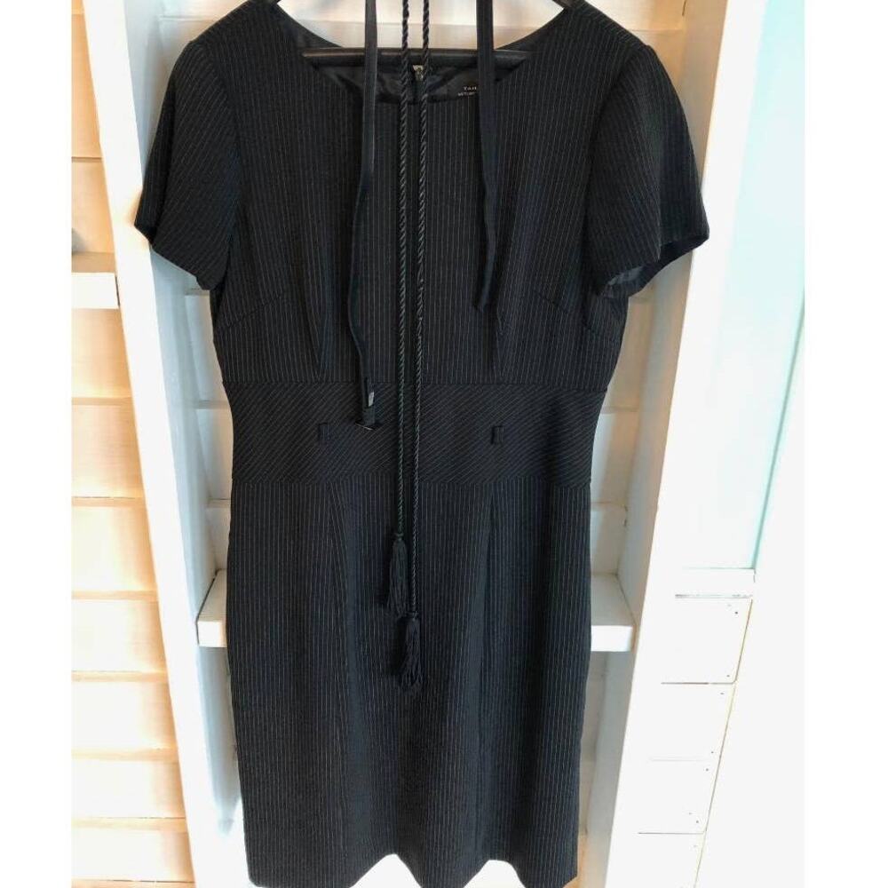 Tahari Arthur S Levine Essentials Women's Dress Size 8 with Belt Black